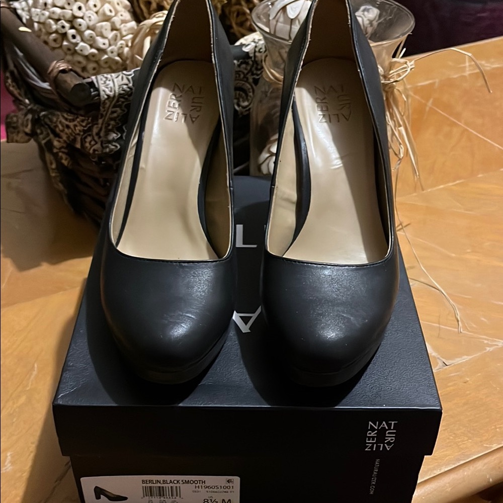 NATURALIZER Black Pump Heels